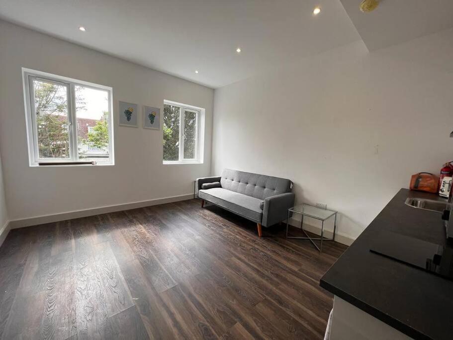 Star London Finchley Road 1-Bed Hideaway Apartment Ngoại thất bức ảnh
